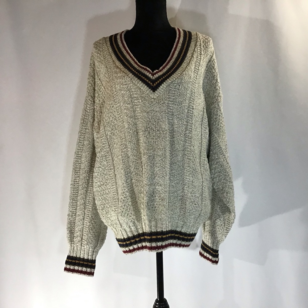 Authentic Issue Men’s V Neck Sweater Size Medium